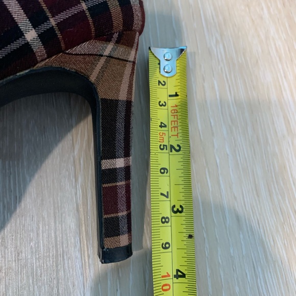 Le Chateau Plaid Booties. - Picture 4 of 6